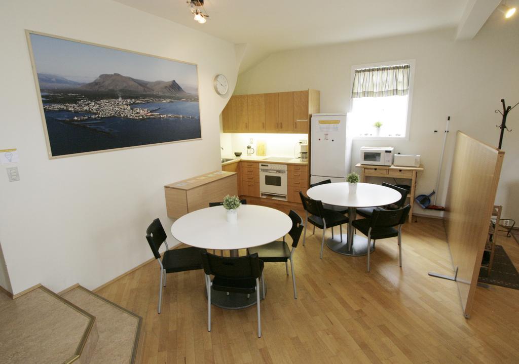 Akranes Hi Hostel - Staywest Esterno foto